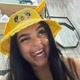 Menina do chapéu oficial 👒