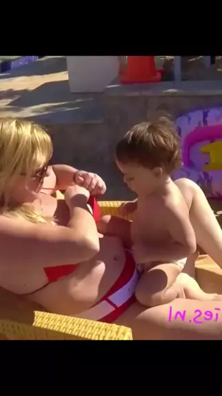 mom twerk on kid | Discover