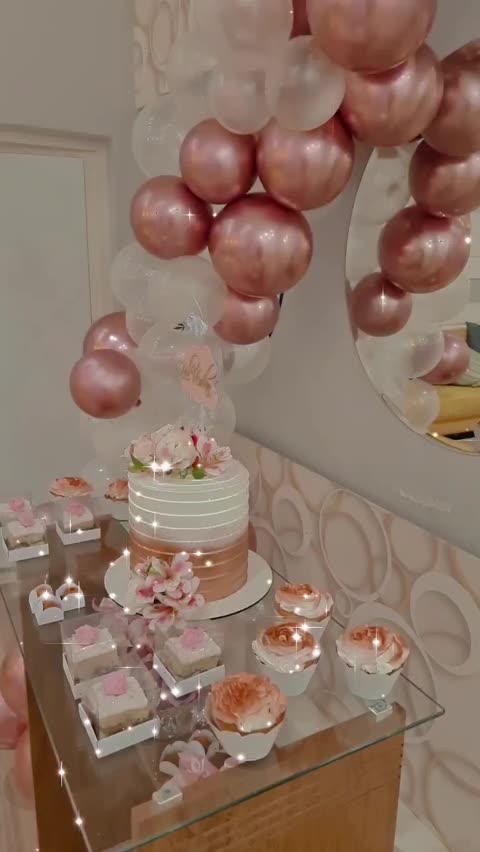 Borboleta rosa gold em hóstia para bolos