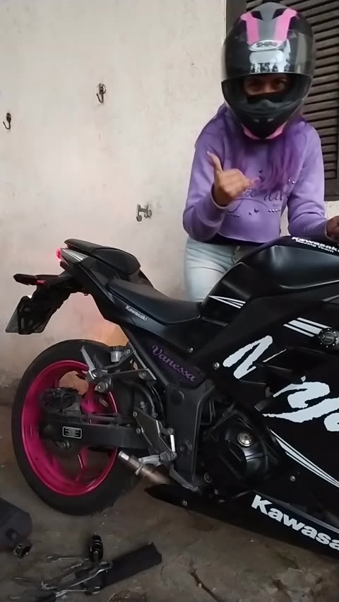 Lady bikers shop ninja 250