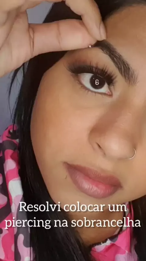 Vídeo: tia coloca piercing na sobrancelha da sobrinha de 11 meses